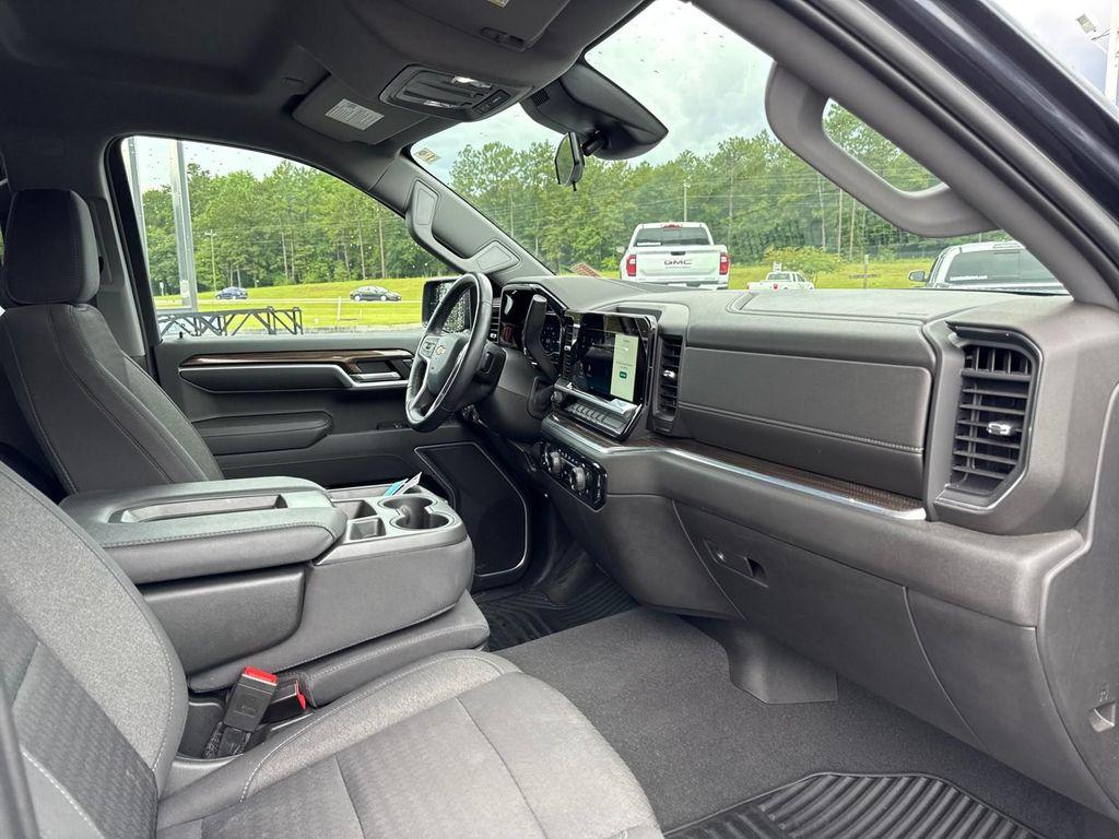 used 2022 Chevrolet Silverado 1500 car, priced at $42,995