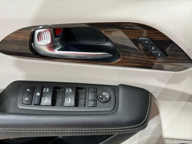 used 2022 Chrysler Pacifica Hybrid car, priced at $32,592