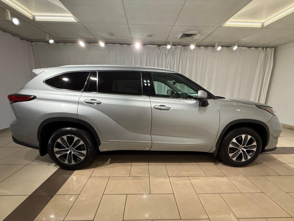 used 2022 Toyota Highlander car, priced at $41,992
