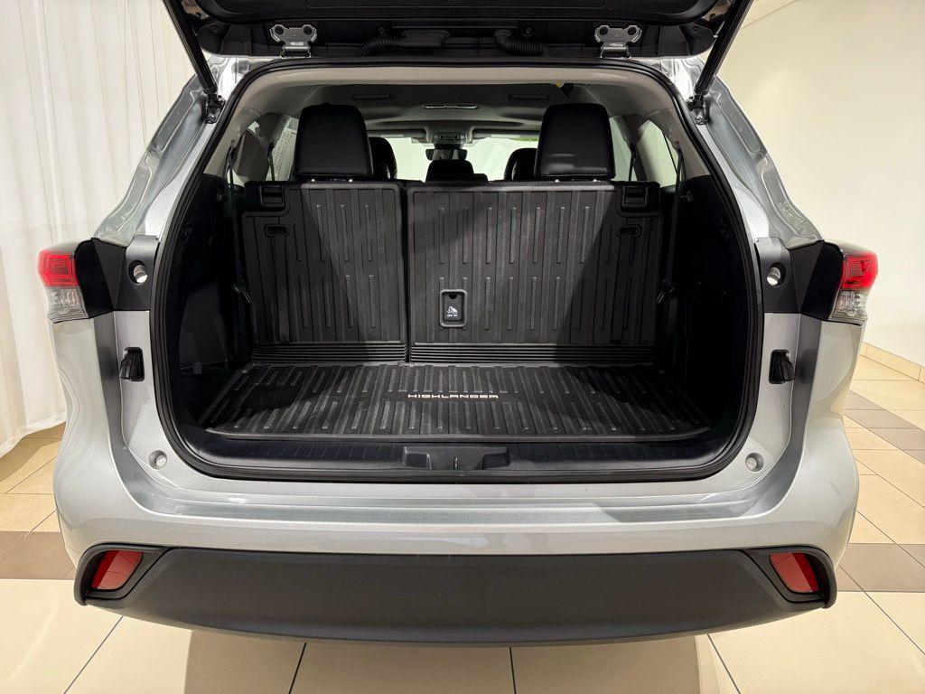 used 2022 Toyota Highlander car, priced at $41,992