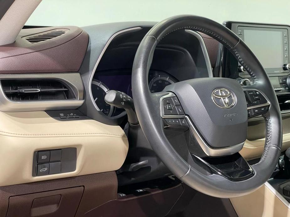 used 2020 Toyota Highlander car, priced at $31,998