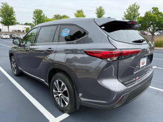 used 2022 Toyota Highlander Hybrid car, priced at $40,998