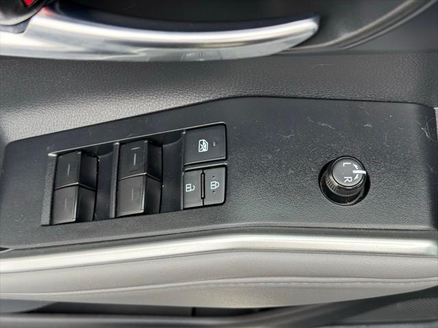 used 2022 Toyota Highlander Hybrid car, priced at $40,998