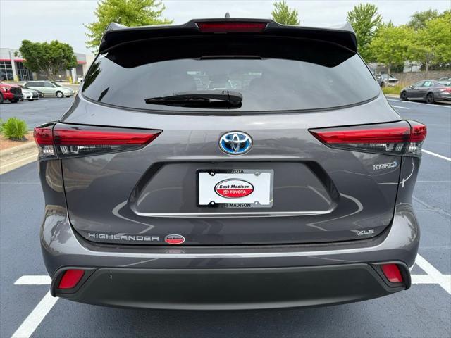 used 2022 Toyota Highlander Hybrid car, priced at $40,998