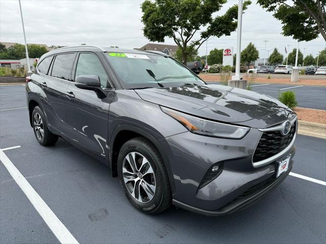 used 2022 Toyota Highlander Hybrid car, priced at $40,998