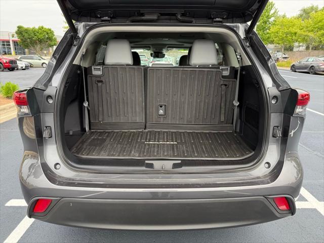 used 2022 Toyota Highlander Hybrid car, priced at $40,998