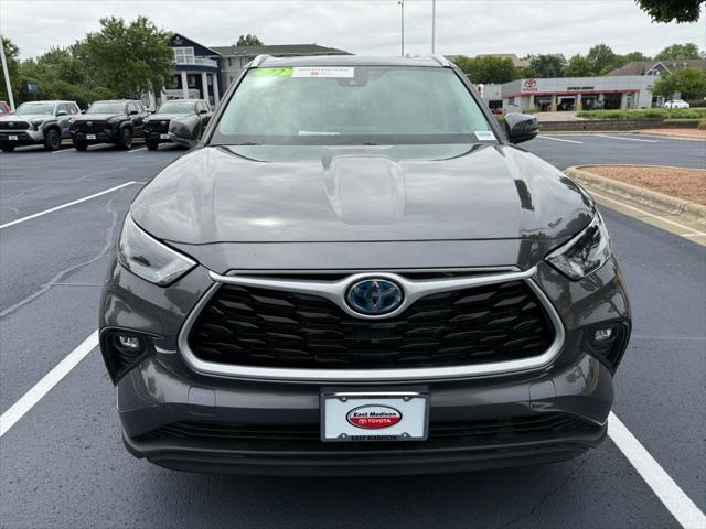 used 2022 Toyota Highlander Hybrid car, priced at $40,998