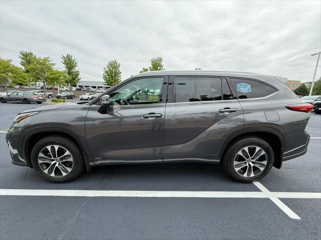 used 2022 Toyota Highlander Hybrid car, priced at $40,998