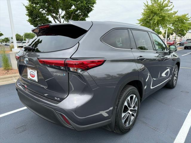 used 2022 Toyota Highlander Hybrid car, priced at $40,998