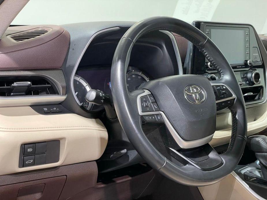 used 2022 Toyota Highlander car, priced at $35,982