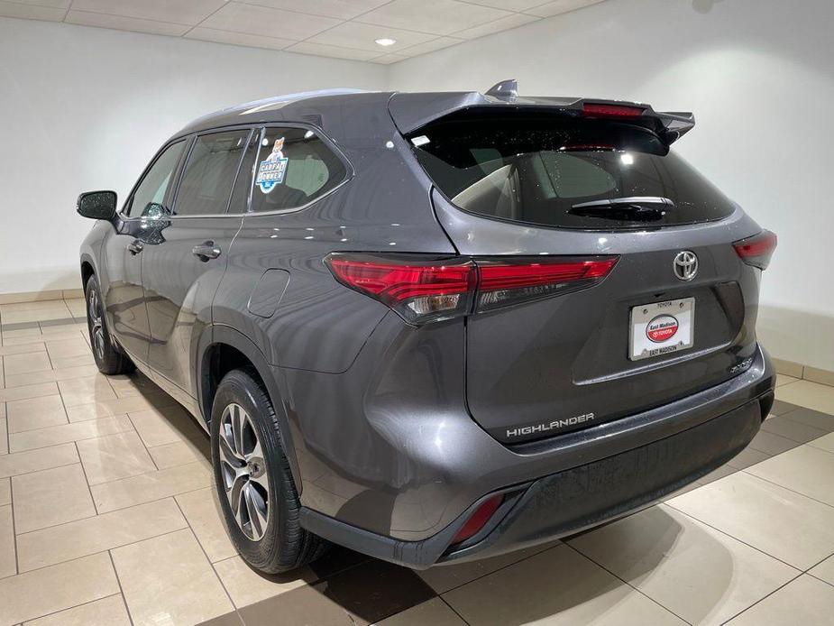 used 2022 Toyota Highlander car, priced at $35,982