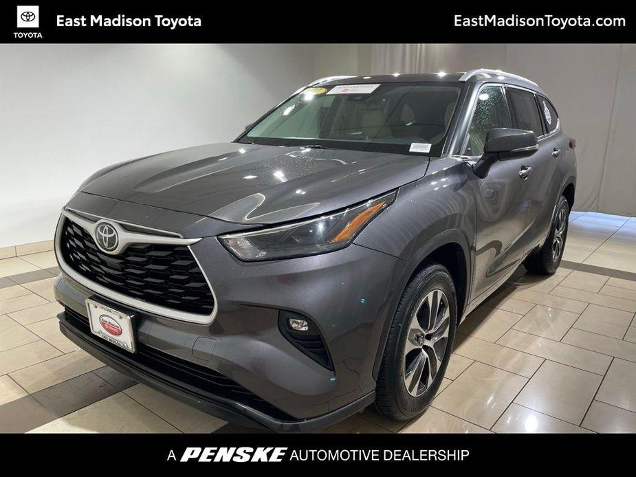 used 2022 Toyota Highlander car, priced at $35,982