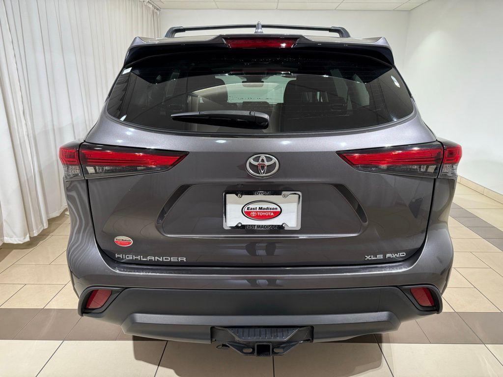 used 2022 Toyota Highlander car, priced at $33,582