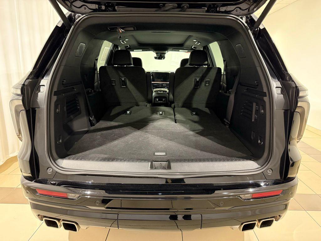 used 2024 Chevrolet Traverse car, priced at $50,404