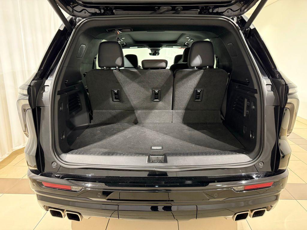 used 2024 Chevrolet Traverse car, priced at $50,404