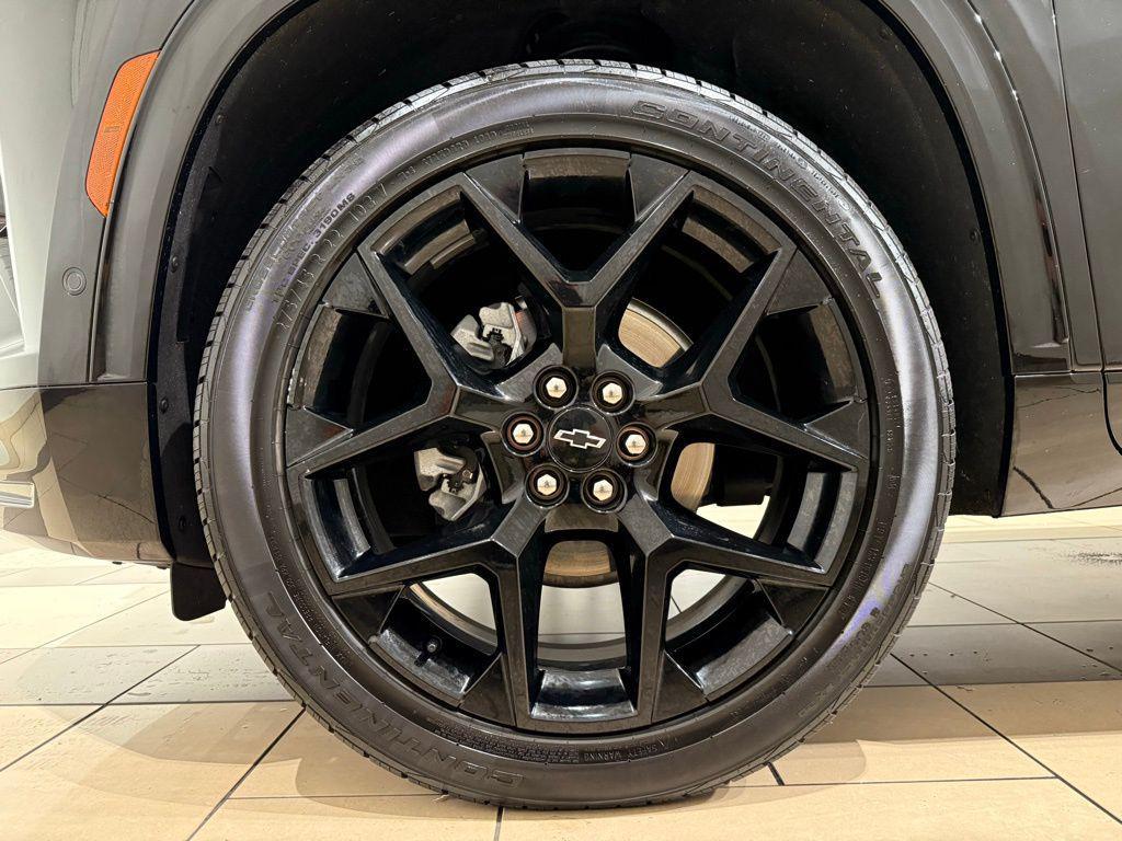 used 2024 Chevrolet Traverse car, priced at $50,404