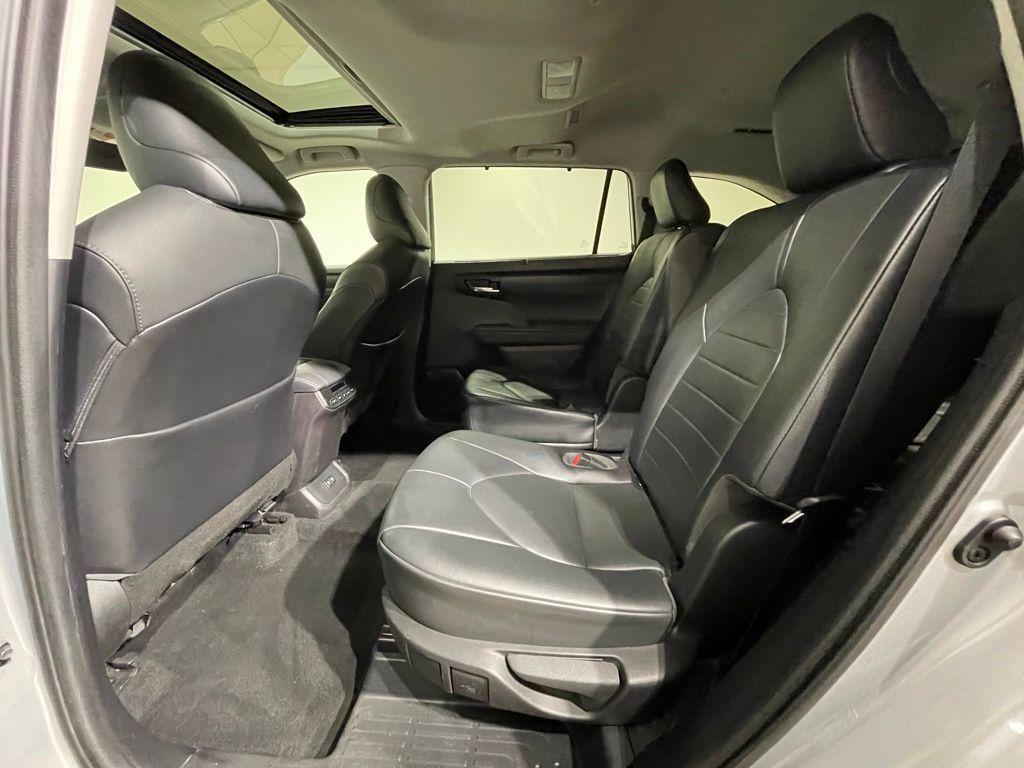 used 2021 Toyota Highlander car, priced at $36,704