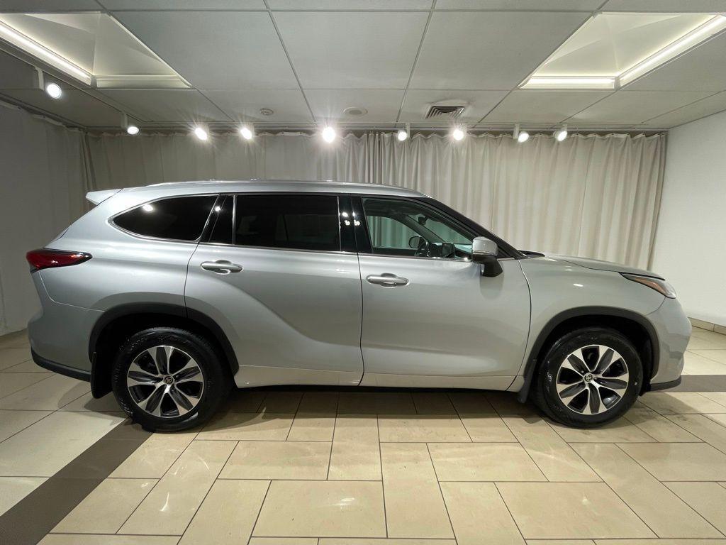 used 2021 Toyota Highlander car, priced at $36,704