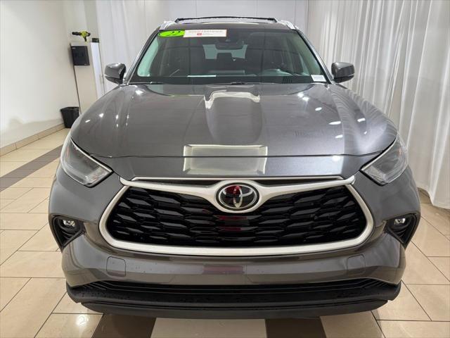 used 2022 Toyota Highlander car, priced at $37,304