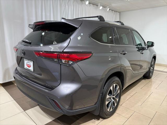 used 2022 Toyota Highlander car, priced at $37,304