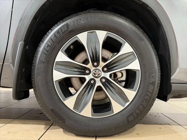 used 2022 Toyota Highlander car, priced at $37,304