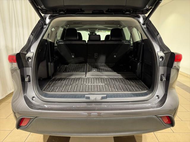 used 2022 Toyota Highlander car, priced at $37,304