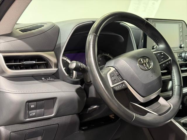used 2022 Toyota Highlander car, priced at $37,304