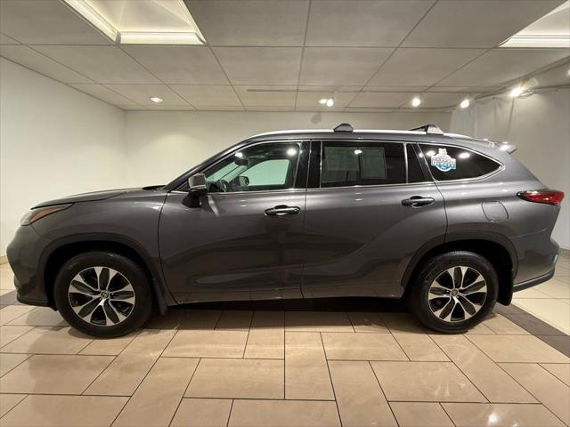 used 2022 Toyota Highlander car, priced at $37,304