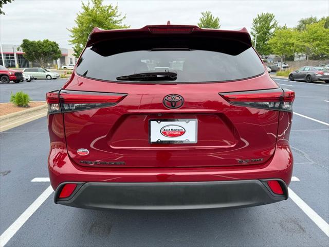 used 2021 Toyota Highlander car, priced at $37,633