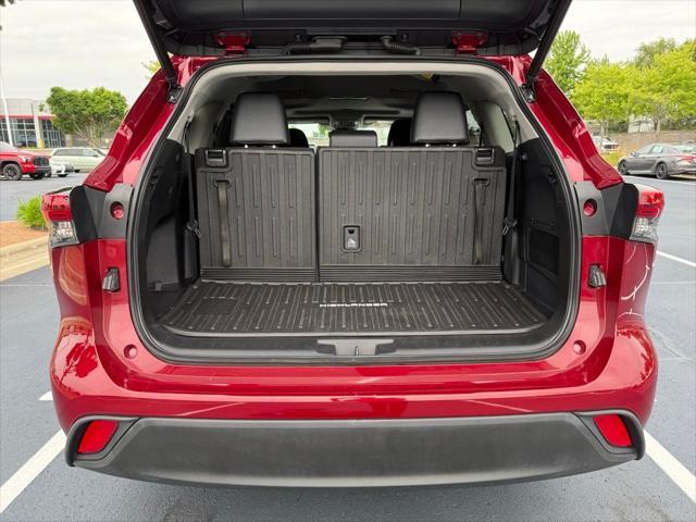 used 2021 Toyota Highlander car, priced at $37,633
