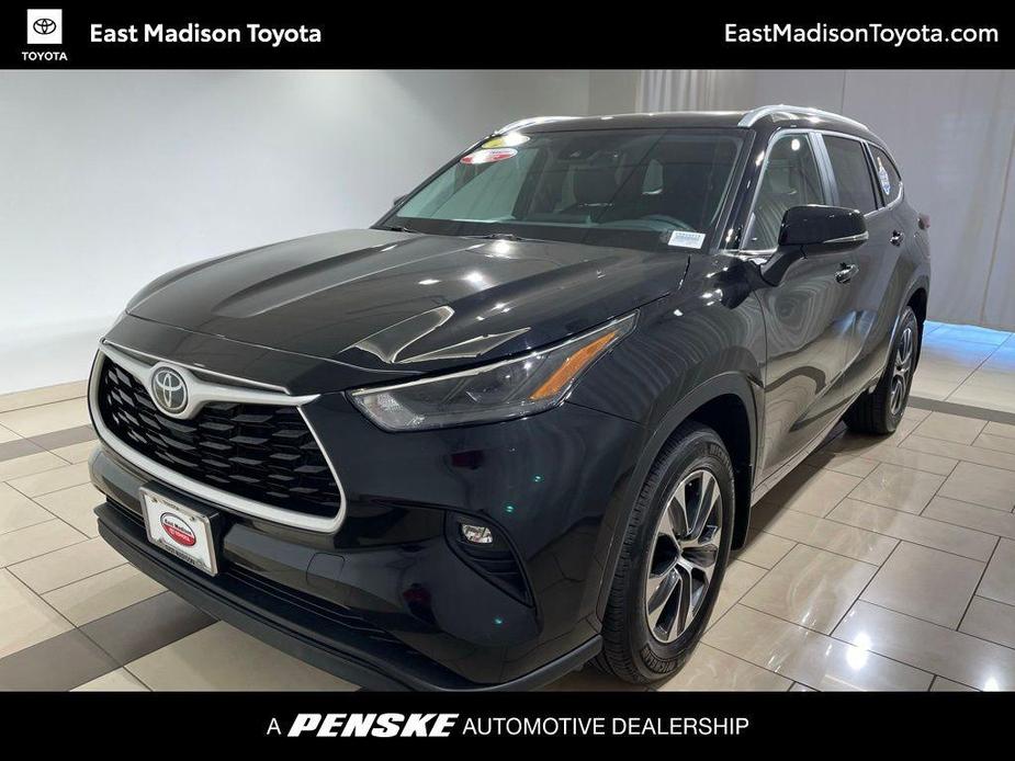 used 2024 Toyota Highlander car, priced at $43,994