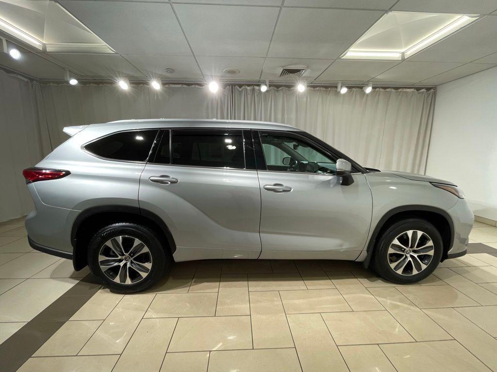 used 2022 Toyota Highlander car, priced at $37,408