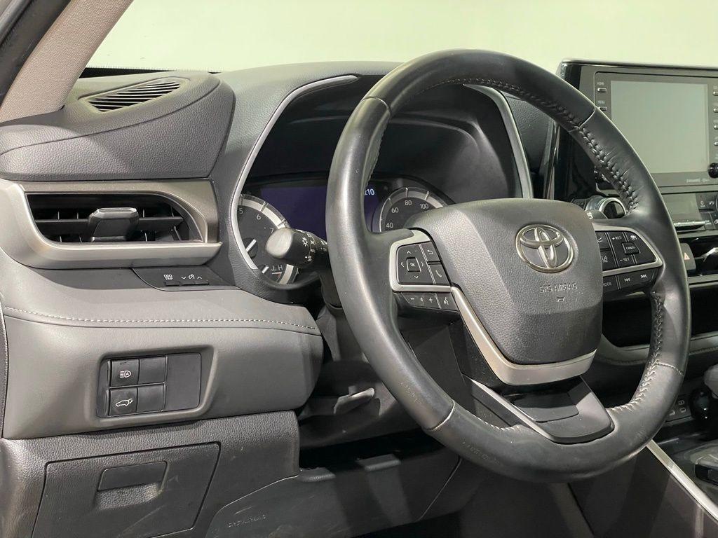 used 2022 Toyota Highlander car, priced at $37,408