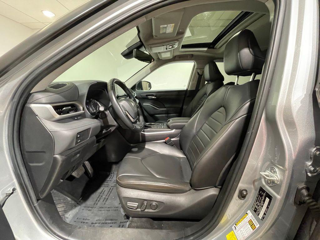 used 2022 Toyota Highlander car, priced at $37,408