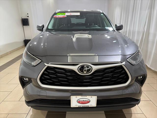 used 2024 Toyota Highlander car, priced at $39,704