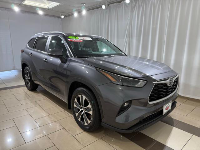 used 2024 Toyota Highlander car, priced at $39,704