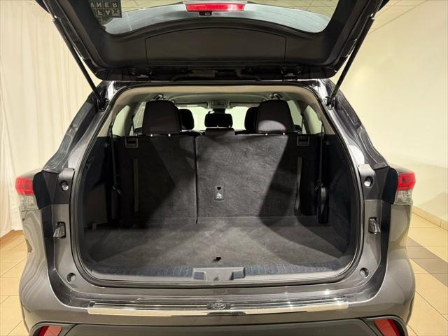 used 2023 Toyota Highlander car, priced at $33,992