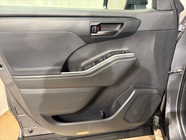used 2023 Toyota Highlander car, priced at $33,992