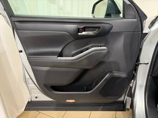 used 2022 Toyota Highlander car, priced at $36,982
