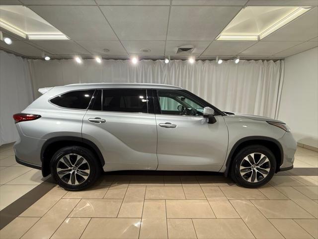 used 2022 Toyota Highlander car, priced at $36,982
