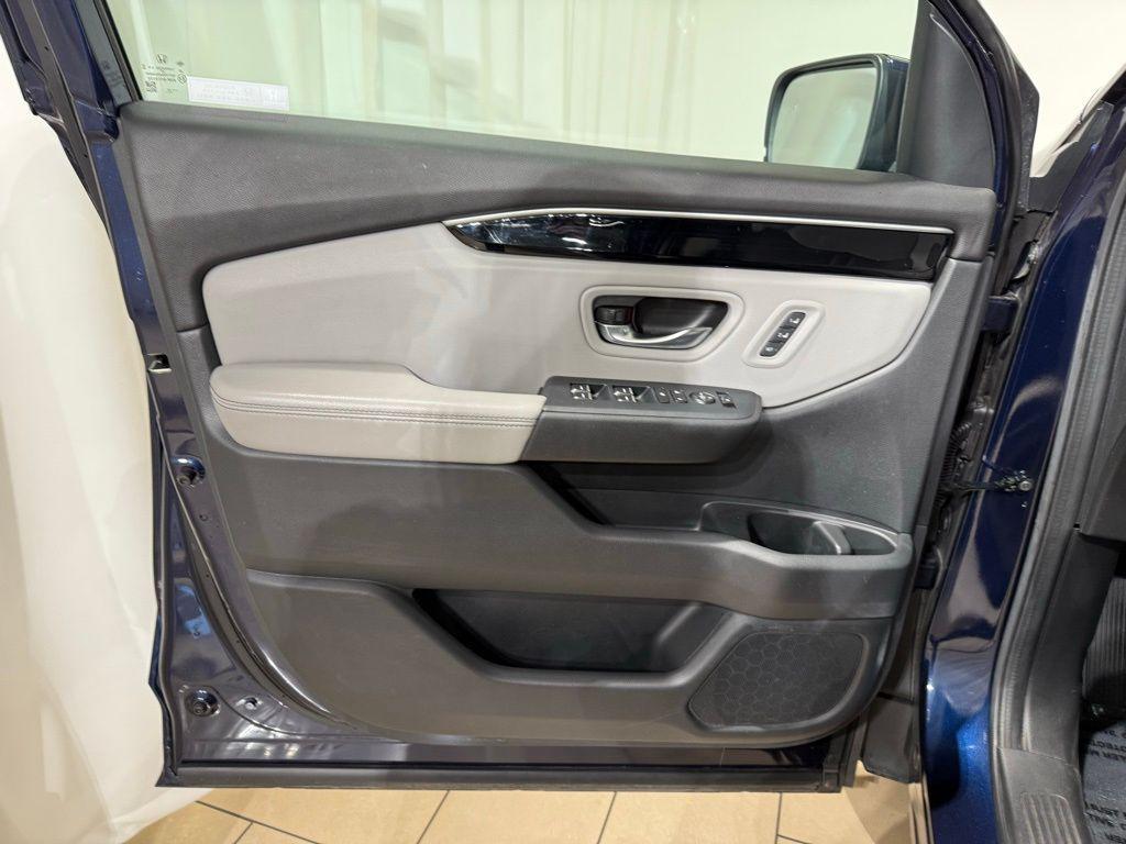 used 2023 Honda Pilot car, priced at $40,618