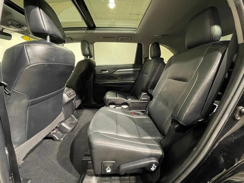 used 2019 Toyota Highlander Hybrid car, priced at $33,997
