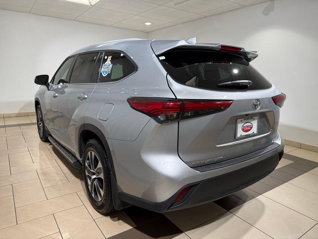 used 2022 Toyota Highlander car, priced at $32,304