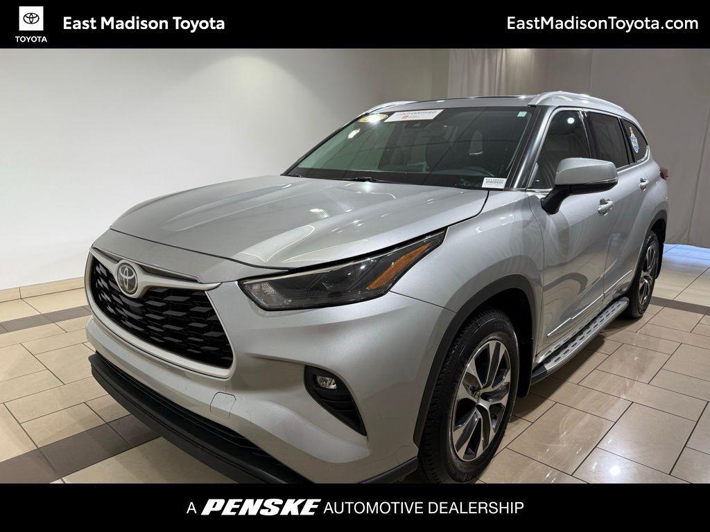 used 2022 Toyota Highlander car, priced at $32,304