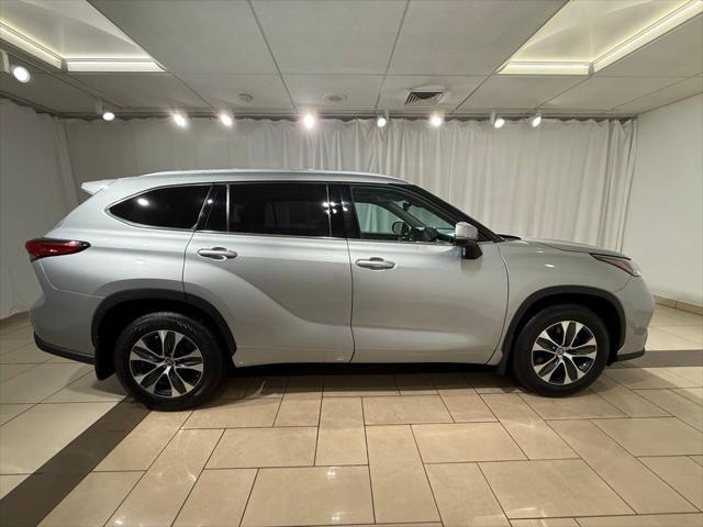 used 2022 Toyota Highlander car, priced at $38,994
