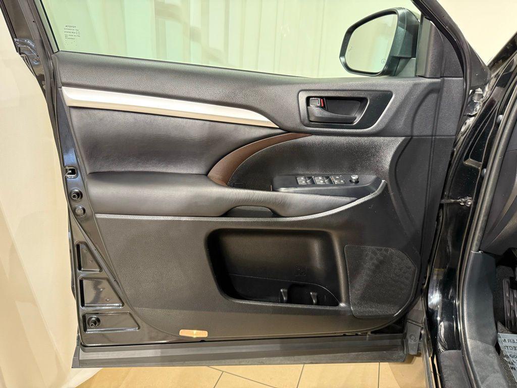 used 2019 Toyota Highlander car, priced at $20,813