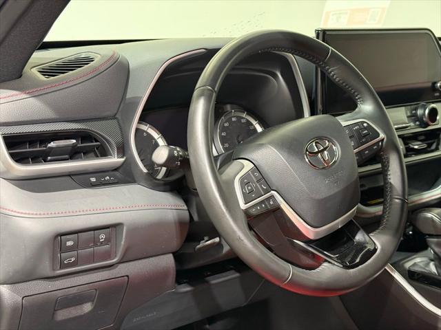used 2023 Toyota Highlander car, priced at $42,992