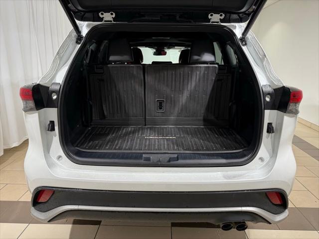 used 2023 Toyota Highlander car, priced at $42,992