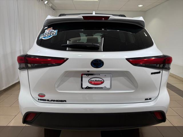 used 2022 Toyota Highlander Hybrid car, priced at $46,413