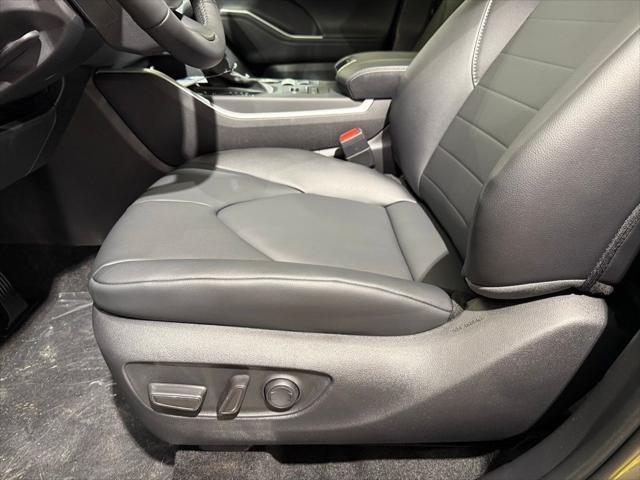 new 2025 Toyota Highlander car, priced at $46,918
